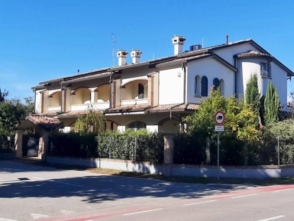 casa indipendente in vendita a Forlì in zona Carpena