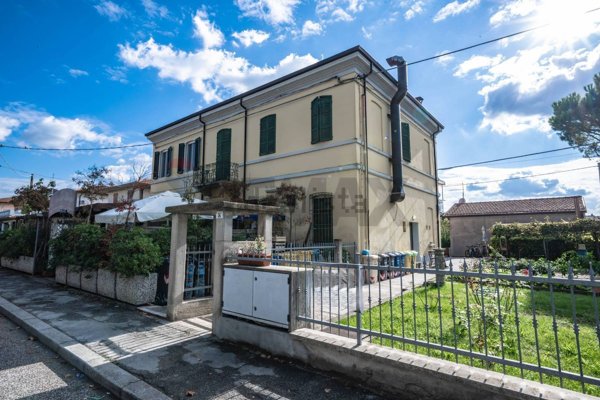 casa indipendente in vendita a Forlì in zona Carpena
