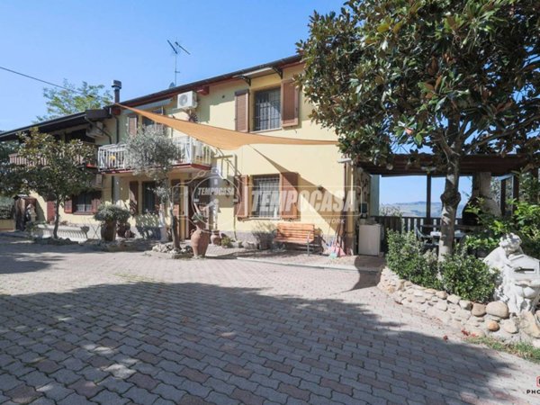 casa indipendente in vendita a Forlì