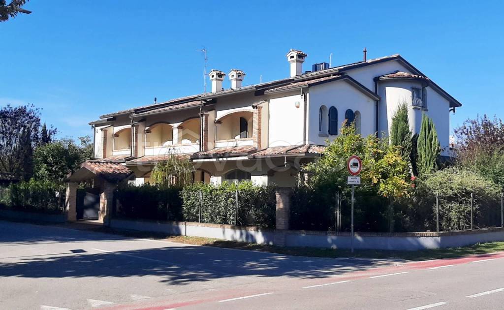 casa indipendente in vendita a Forlì in zona San Martino in Strada