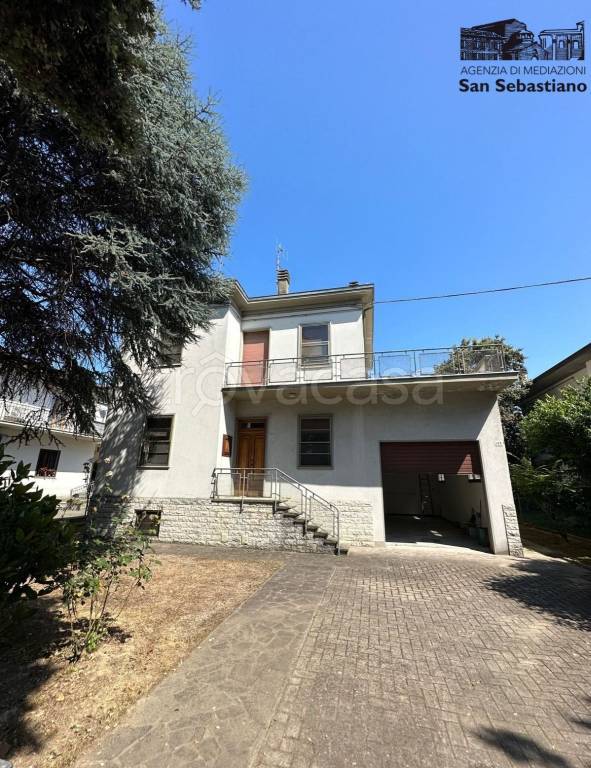 casa indipendente in vendita a Forlì in zona Quattro