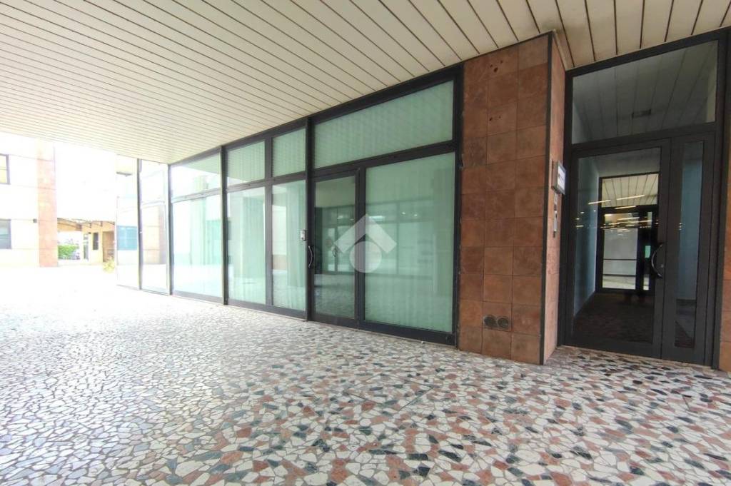 negozio in vendita a Forlì in zona Pieve Acquedotto