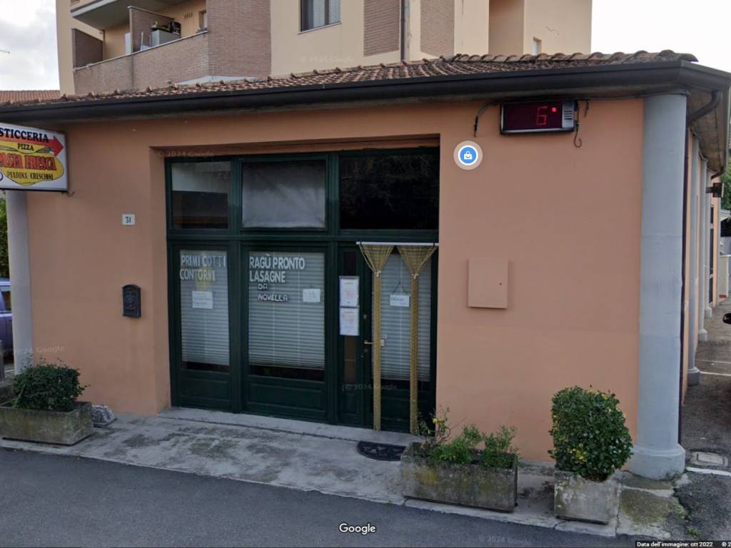 negozio in vendita a Forlì in zona Romiti