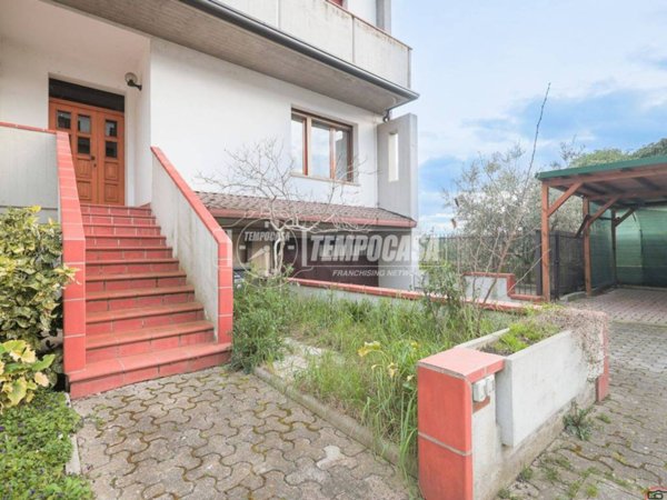 casa indipendente in vendita a Forlì