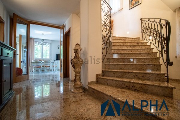 casa indipendente in vendita a Forlì