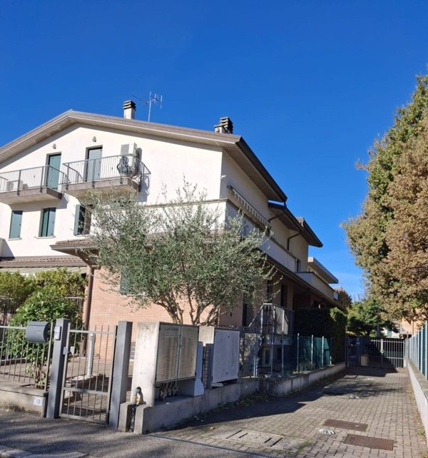 casa indipendente in vendita a Forlì in zona Coriano