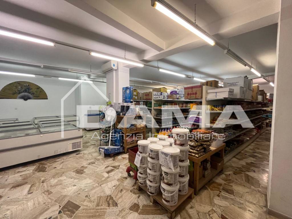 negozio in vendita a Forlì in zona Centro Storico
