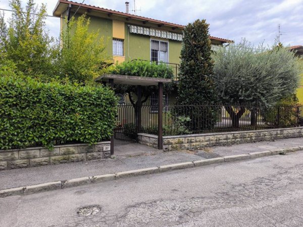 casa indipendente in vendita a Forlì