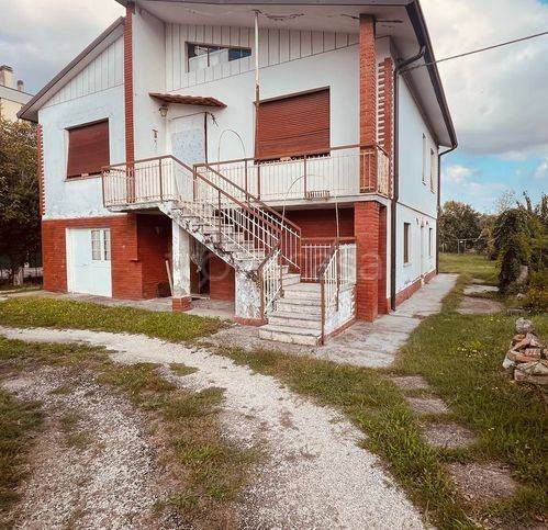 casa indipendente in vendita a Forlì in zona Vecchiazzano