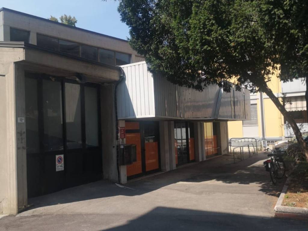 locale commerciale in vendita a Forlì in zona Cava