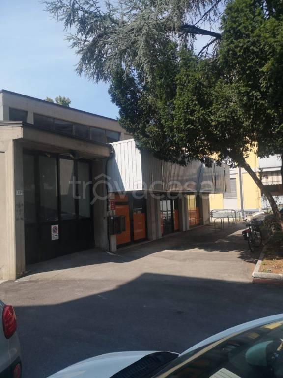 locale commerciale in vendita a Forlì in zona Cava
