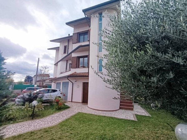 casa indipendente in vendita a Forlì in zona Carpena
