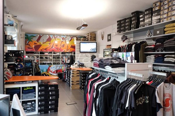 negozio in vendita a Forlì in zona Centro Storico