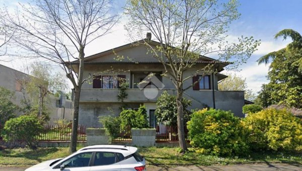 casa indipendente in vendita a Forlì in zona Carpena