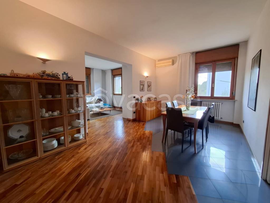 casa indipendente in vendita a Forlì in zona Quattro