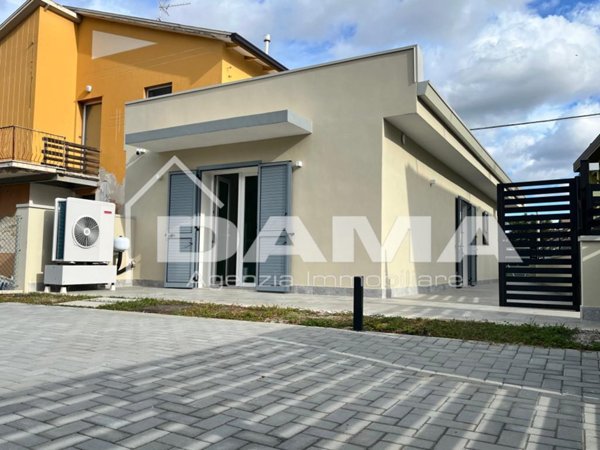 casa indipendente in vendita a Forlì in zona Carpena