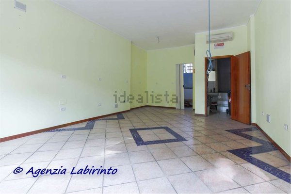 locale commerciale in vendita a Forlì in zona Cà Ossi