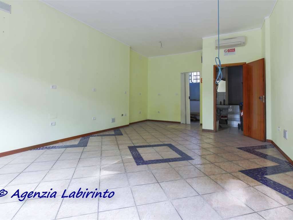 locale commerciale in vendita a Forlì in zona Cà Ossi