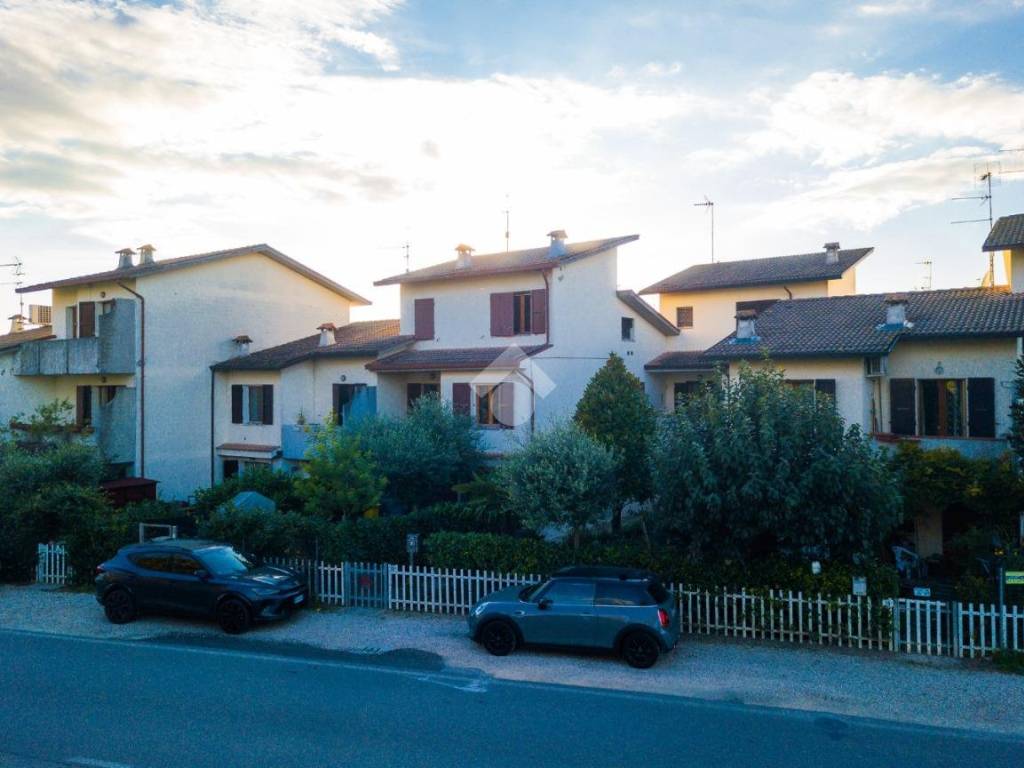 casa indipendente in vendita a Forlì in zona Carpinello