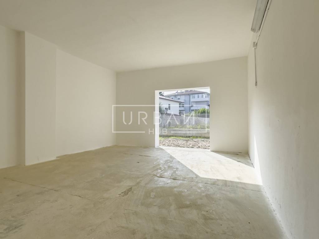 locale commerciale in vendita a Forlì in zona San Benedetto