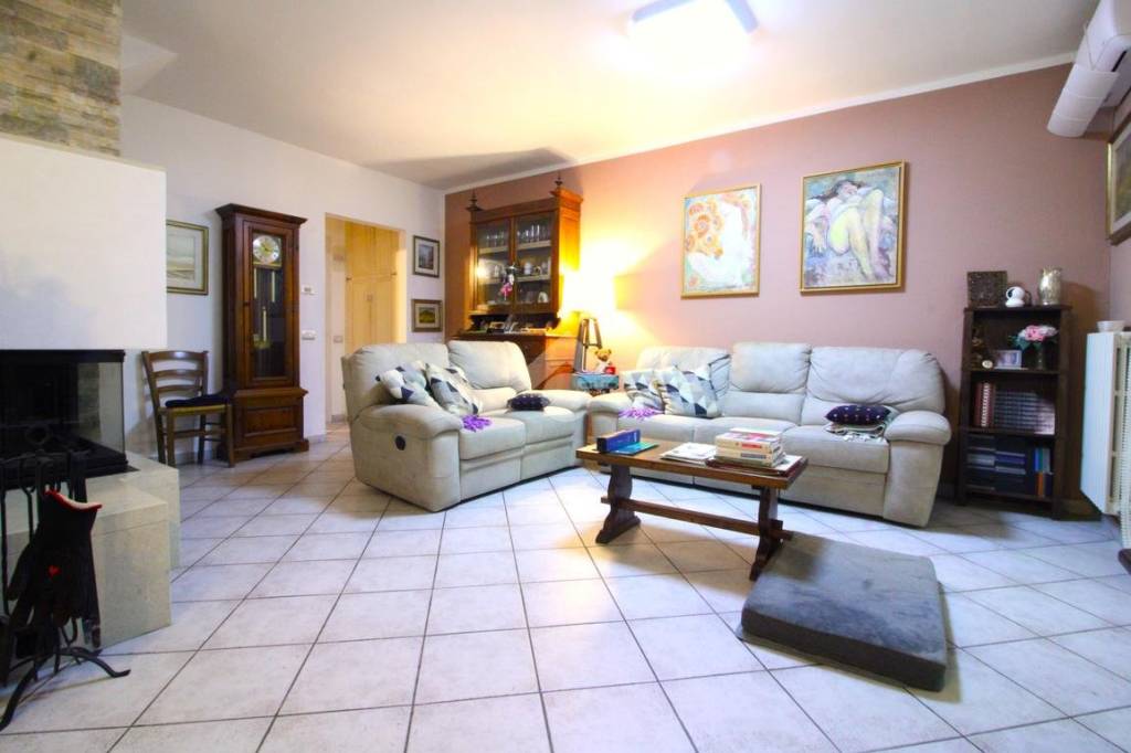 casa indipendente in vendita a Forlì in zona Roncadello