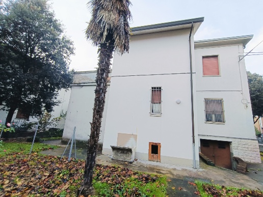 casa indipendente in vendita a Forlì