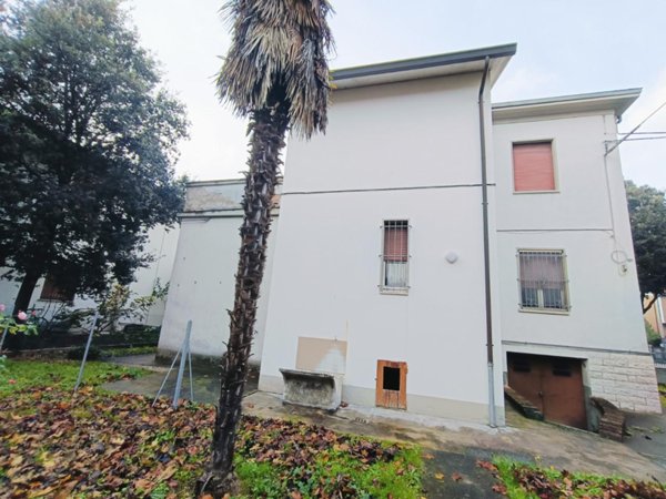 casa indipendente in vendita a Forlì