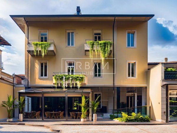 locale commerciale in vendita a Forlì