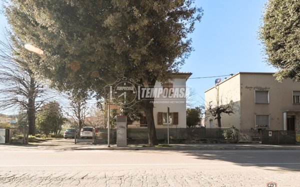 casa indipendente in vendita a Forlì in zona Quattro