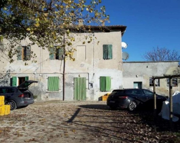 casa indipendente in vendita a Forlì in zona Quattro