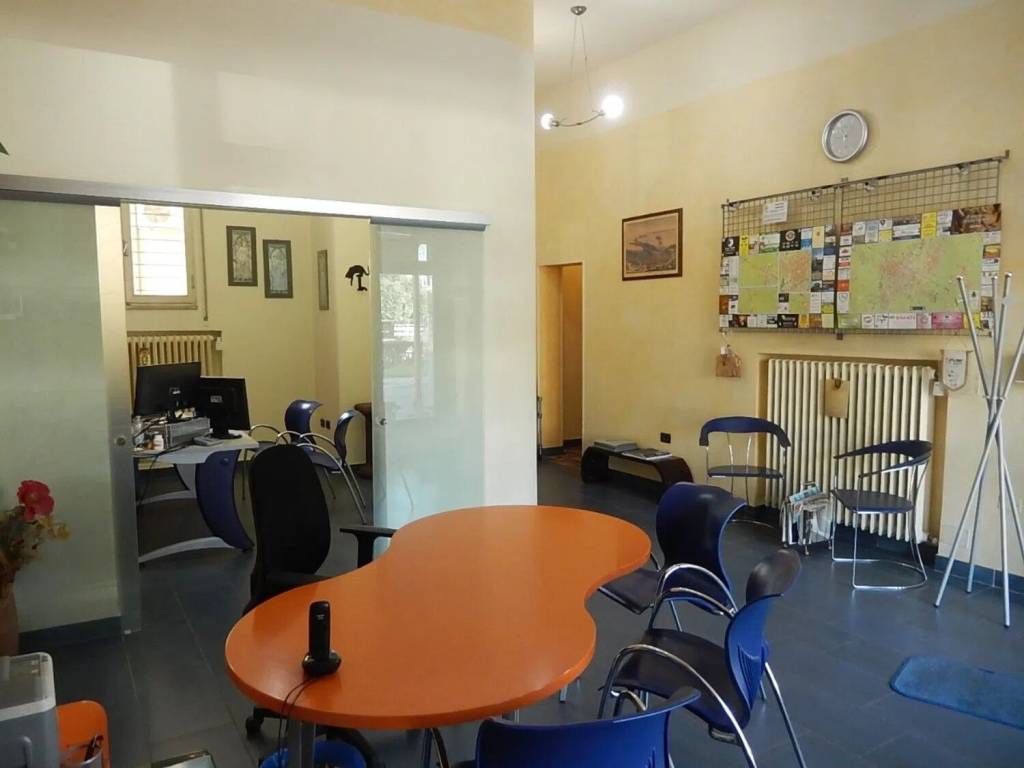 negozio in vendita a Forlì in zona Cà Ossi