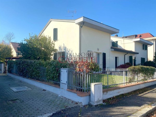 casa indipendente in vendita a Forlì in zona Carpinello