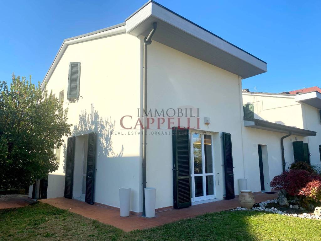 casa indipendente in vendita a Forlì in zona Carpinello