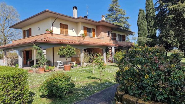 casa indipendente in vendita a Forlì in zona Quattro
