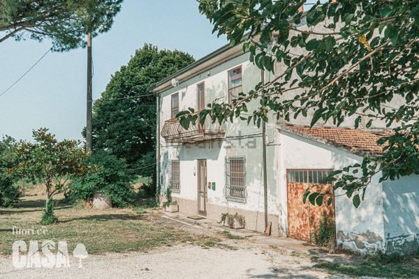 casa indipendente in vendita a Forlì in zona Casemurate