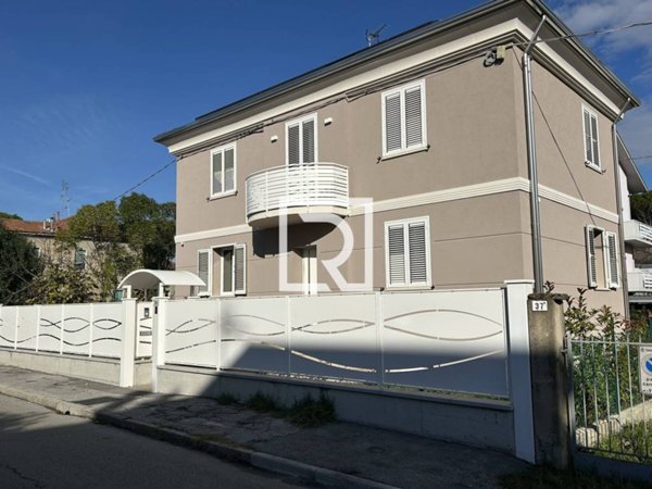 casa indipendente in vendita a Forlì