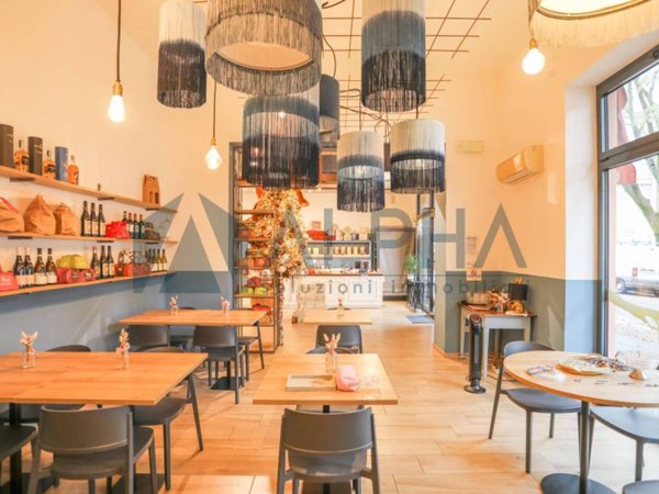 locale commerciale in vendita a Forlì