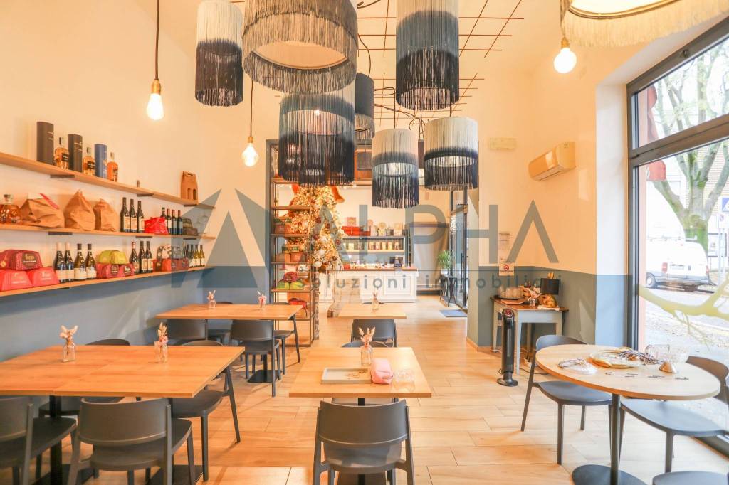 negozio in vendita a Forlì in zona Centro Storico