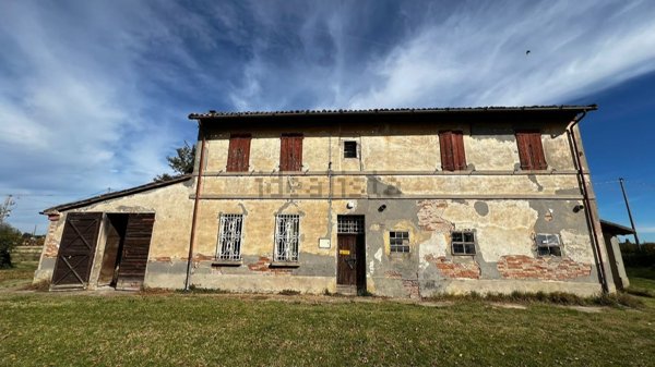 casale in vendita a Forlì