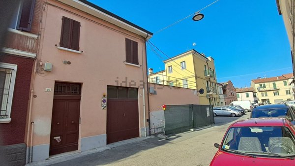 casa indipendente in vendita a Forlì in zona Centro Storico
