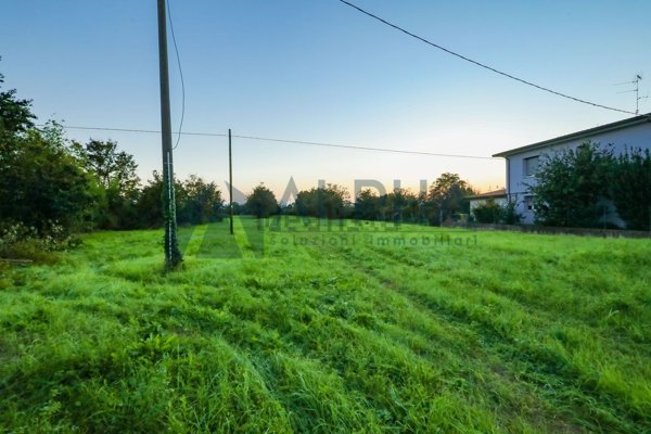 casa indipendente in vendita a Forlì in zona Ronco