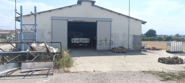 capannone in vendita a Forlì in zona Carpena