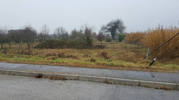 terreno edificabile in vendita a Forlì in zona Cava