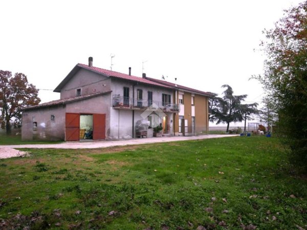 casa indipendente in vendita a Forlì in zona Casemurate