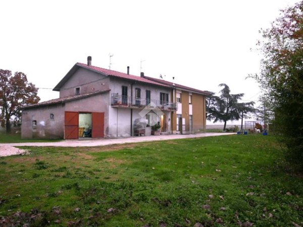 casa indipendente in vendita a Forlì in zona Casemurate