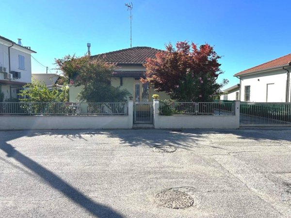 casa indipendente in vendita a Forlì in zona Roncadello