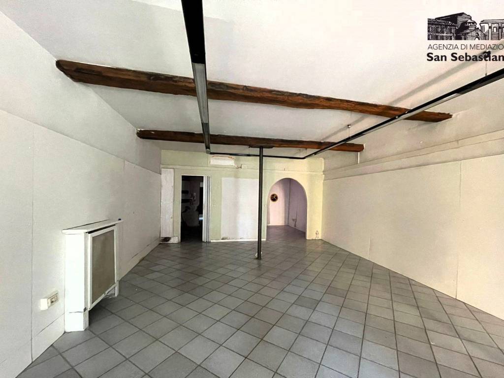 negozio in vendita a Forlì in zona Centro Storico