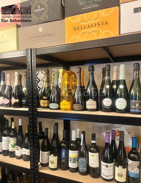 negozio in vendita a Forlì in zona Centro Storico