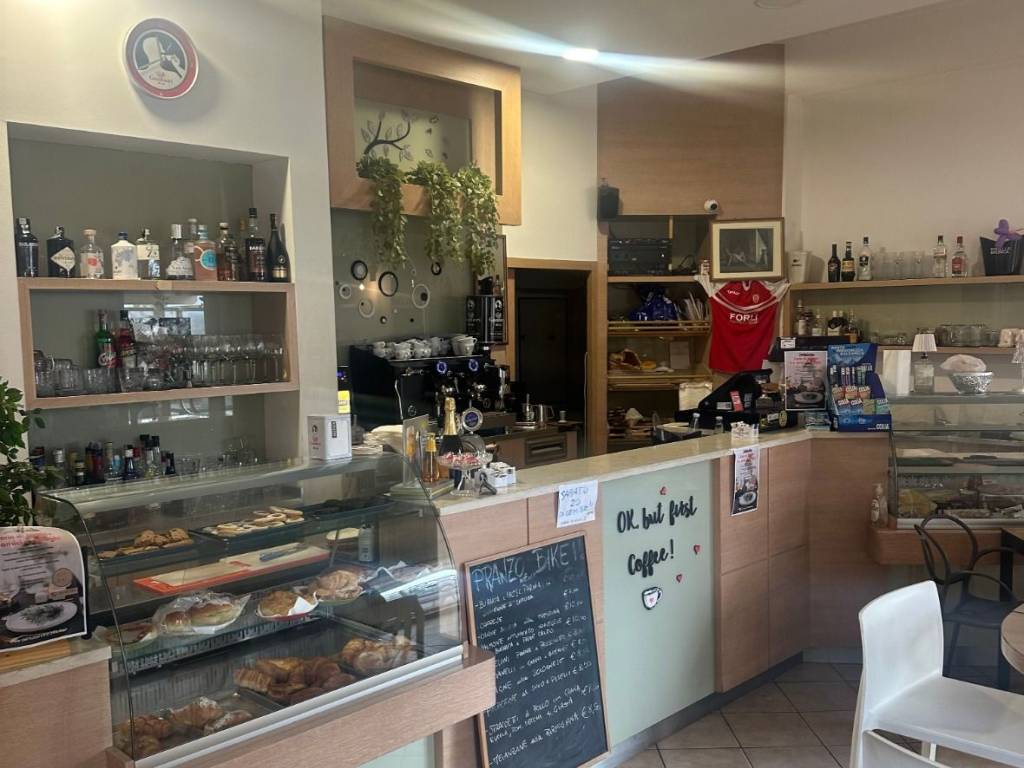 negozio in vendita a Forlì in zona Grisignano