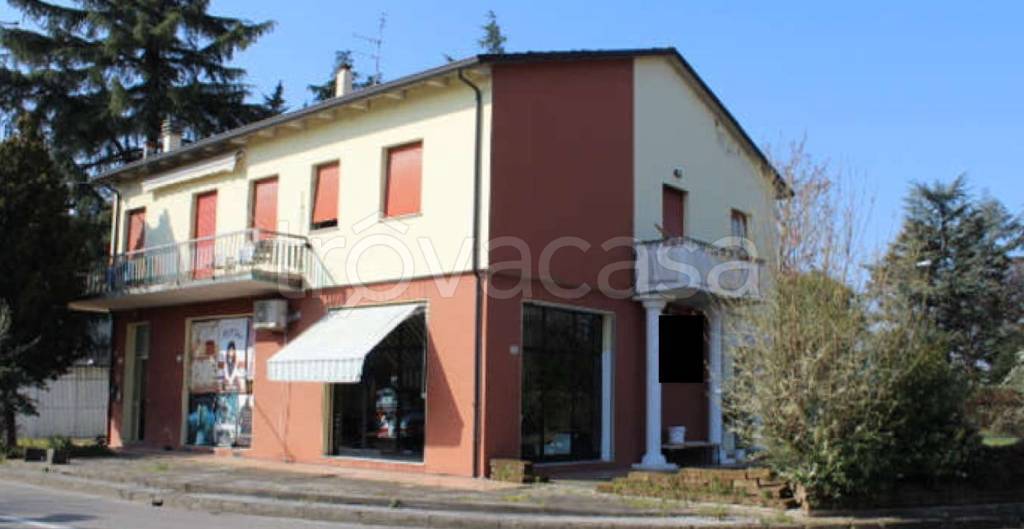negozio in vendita a Forlì in zona Grisignano